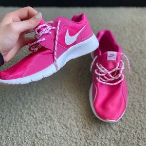 Pink Nike sneakers | Only worn once | Super comfortable.